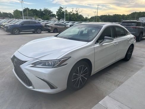 Used 2022 Lexus ES 350 w/ Premium Package FWD image 2