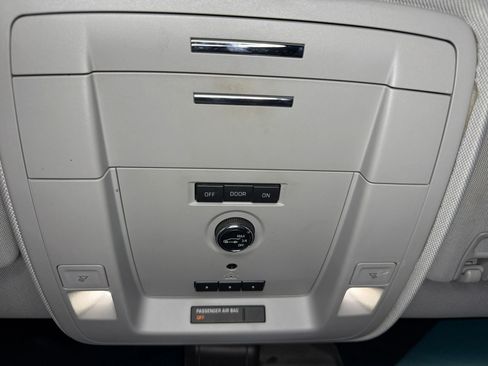 Used 2018 Chevrolet Suburban Premier AWD/4WD image 18
