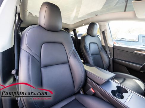 Used 2022 Tesla Model Y Long Range image 26