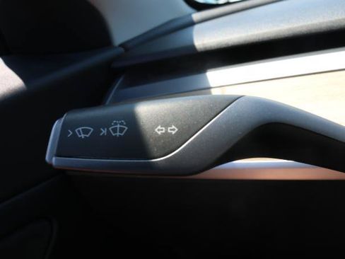 Used 2020 Tesla Model 3 Standard Range RWD image 13