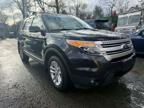 Used 2015 Ford Explorer XLT image 3