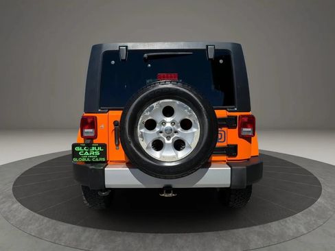 Used 2013 Jeep Wrangler Unlimited Sahara w/ Dual Top Group AWD/4WD image 5