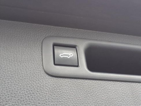 Used 2020 Toyota Highlander Platinum image 27