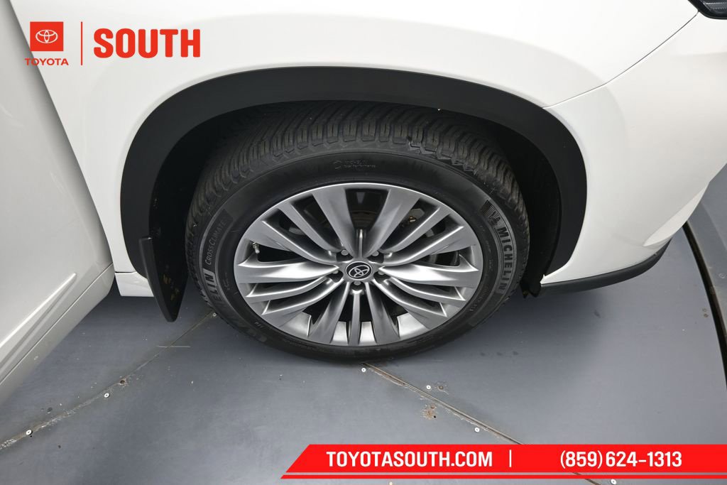 Used 2021 Toyota Highlander Platinum AWD/4WD image 37