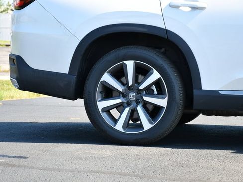 Used 2025 Honda Pilot Touring image 10