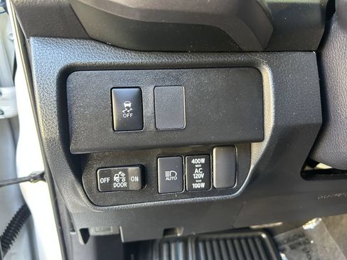 Used 2022 Toyota Tacoma TRD Off-Road w/ Technology Package AWD/4WD image 4