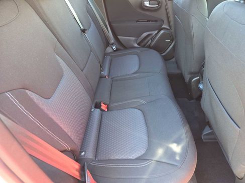 Used 2021 Jeep Renegade Latitude w/ Luxury Group I image 17