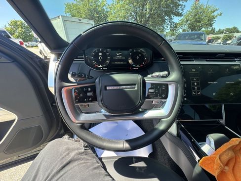 Used 2025 Land Rover Range Rover SE AWD/4WD image 16