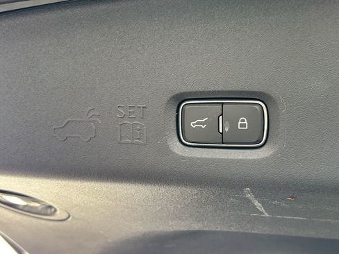 Used 2025 Ford Expedition Platinum image 21