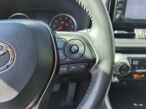 Certified 2019 Toyota RAV4 XLE Premium FWD image 18