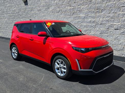 Used 2025 Kia Soul LX w/ LX Technology Package FWD image 7