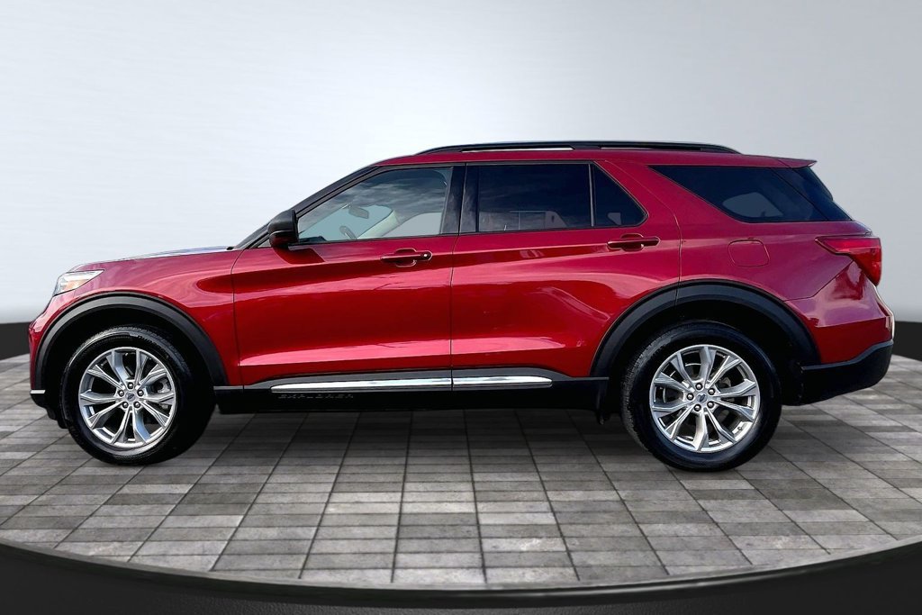 Used 2020 Ford Explorer XLT w/ Equipment Group 202A AWD/4WD image 4
