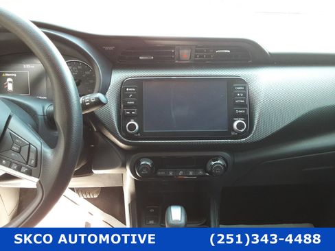 Used 2022 Nissan Kicks SV image 16