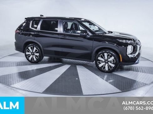 Used 2025 Mitsubishi Outlander SE FWD image 13