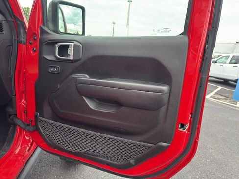 Used 2025 Jeep Wrangler Unlimited Rubicon AWD/4WD image 14