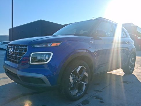 New 2025 Hyundai Venue Limited image 1