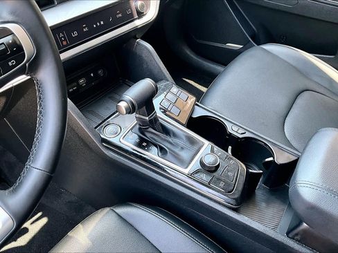 Used 2025 Kia Sportage EX FWD image 17