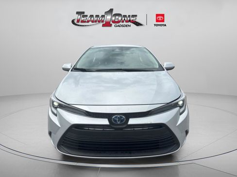 Used 2023 Toyota Corolla LE FWD image 2