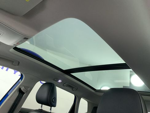 Used 2022 Volkswagen Taos SEL w/ Panoramic Sunroof Package FWD image 29