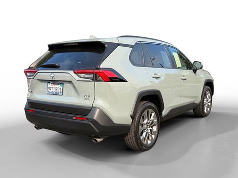Used 2023 Toyota RAV4 XLE Premium AWD/4WD image 5