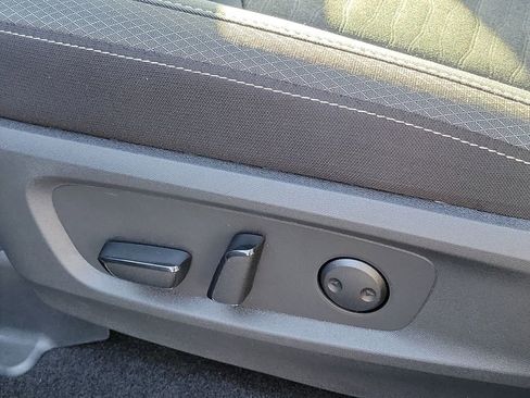 Used 2025 Nissan Pathfinder SV image 18