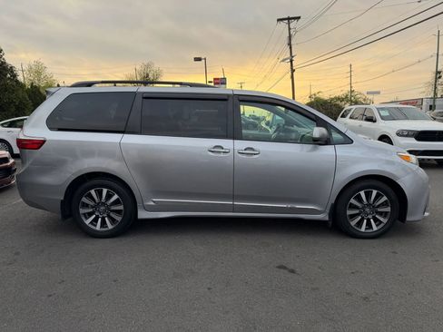 Used 2018 Toyota Sienna XLE w/ XLE Navigation Package AWD/4WD image 10