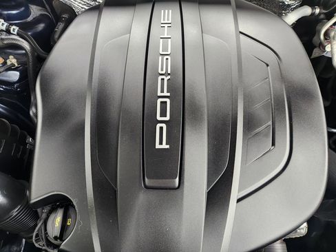 Used 2021 Porsche Macan AWD/4WD image 31