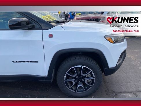 Used 2024 Jeep Compass Trailhawk image 12