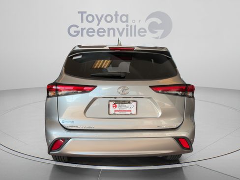 Used 2022 Toyota Highlander Platinum FWD image 5
