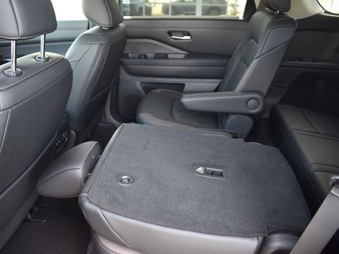 New 2026 Nissan Pathfinder Platinum w/ Accent Package FWD image 59