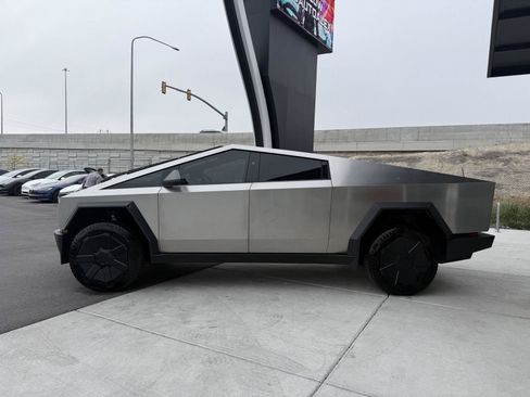 Used 2024 Tesla Cybertruck Cyberbeast AWD/4WD image 6