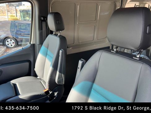Used 2025 Mercedes-Benz Sprinter 2500 image 16