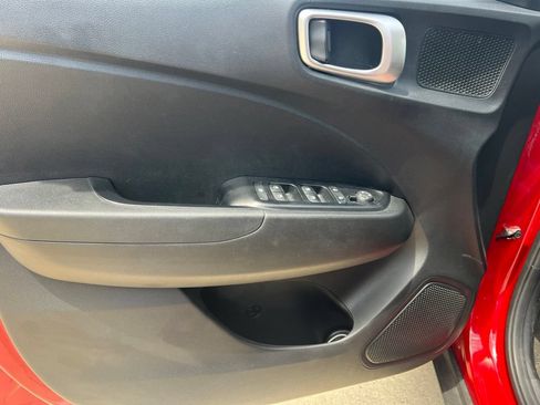 Used 2020 Hyundai Venue SE FWD image 10