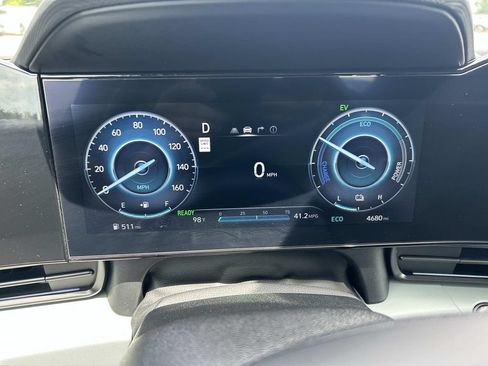 Used 2025 Hyundai Elantra Limited FWD image 36