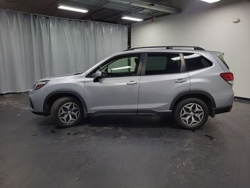 Used 2020 Subaru Forester Premium image 6