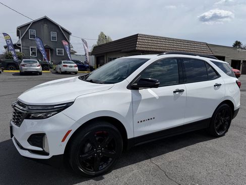 Used 2023 Chevrolet Equinox Premier image 2