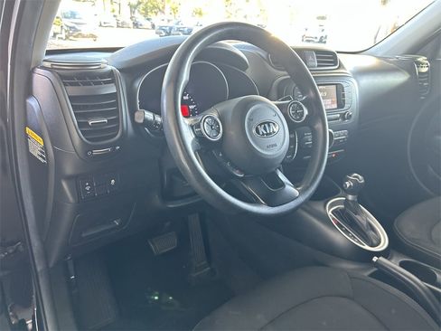 Used 2017 Kia Soul + image 13