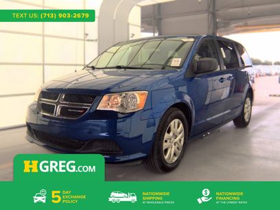 Used 2018 Dodge Grand Caravan SE w/ UConnect Hands-Free Group