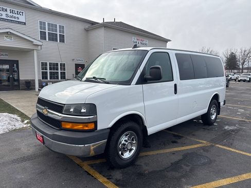 Used 2016 Chevrolet Express 3500 LT w/ LT Preferred Equipment Group image 2