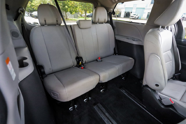 Used 2016 Toyota Sienna Limited Premium FWD image 52