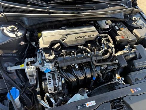 Certified 2025 Hyundai Elantra SE image 30