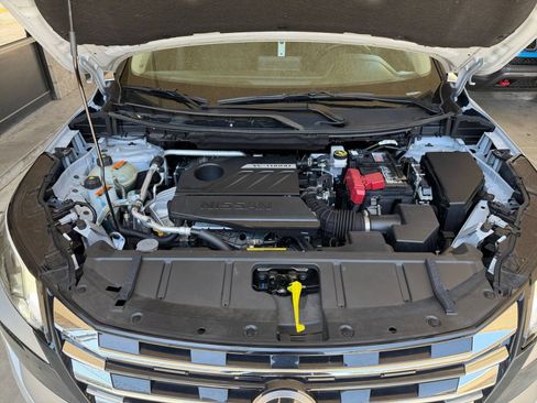 Used 2025 Nissan Rogue SV FWD image 34