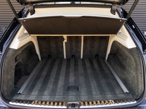 Used 2023 Bentley Bentayga AWD/4WD image 43