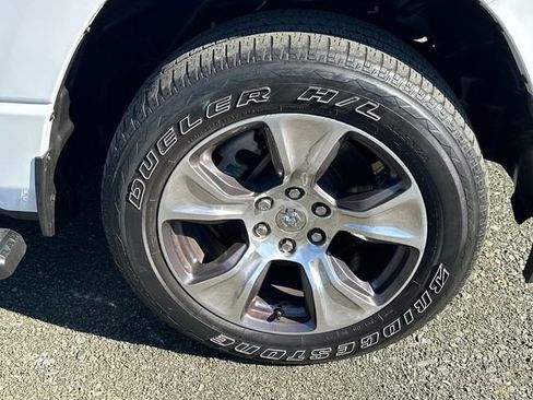 Used 2023 RAM 1500 Laramie AWD/4WD image 7