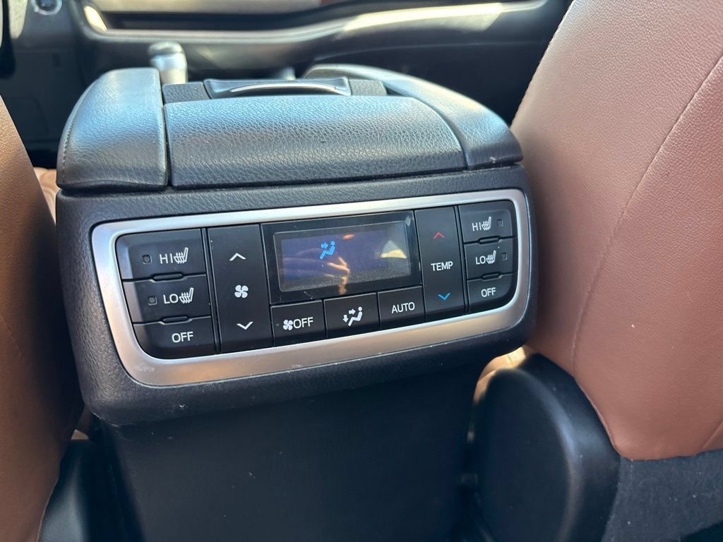 Used 2018 Toyota Highlander Limited Platinum AWD/4WD image 16
