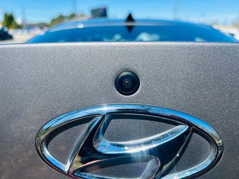 Used 2023 Hyundai Elantra Blue FWD image 13