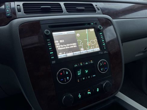 Used 2012 Chevrolet Avalanche LT image 32