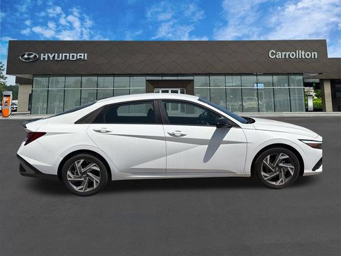 Certified 2025 Hyundai Elantra Sport FWD image 4