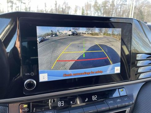 Used 2025 Toyota Camry SE w/ Convenience Package image 28