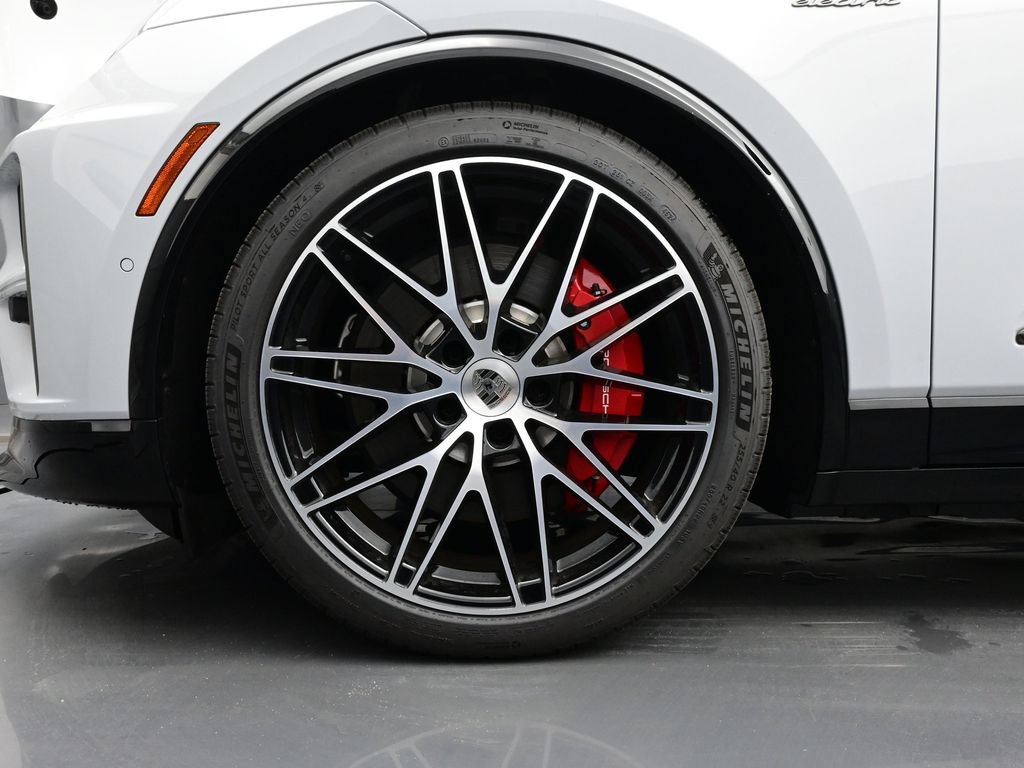 Certified 2025 Porsche Macan Turbo Electric AWD/4WD image 6